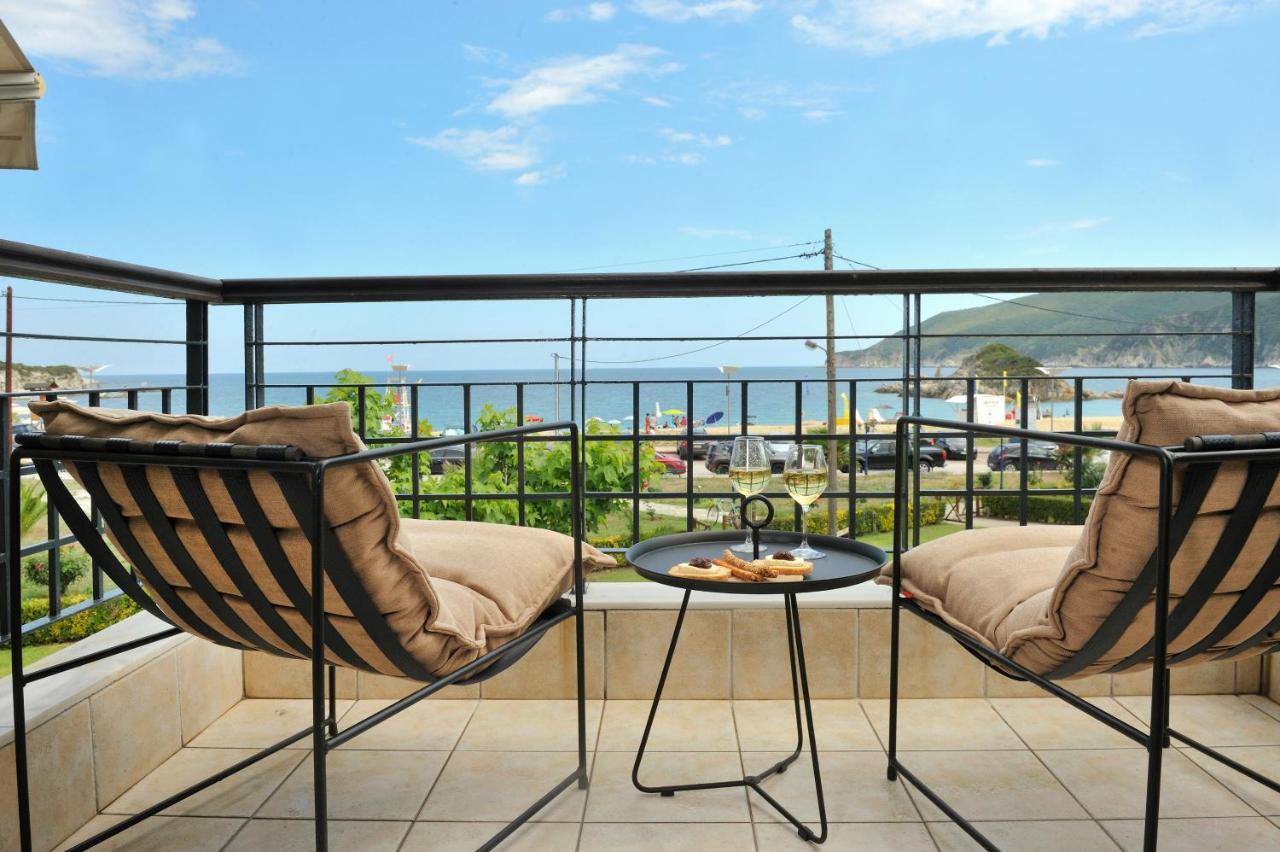 Seathon Seafront Beach Villa In Kalamitsi Extérieur photo