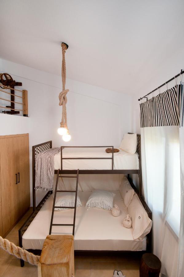 Seathon Seafront Beach Villa In Kalamitsi Extérieur photo