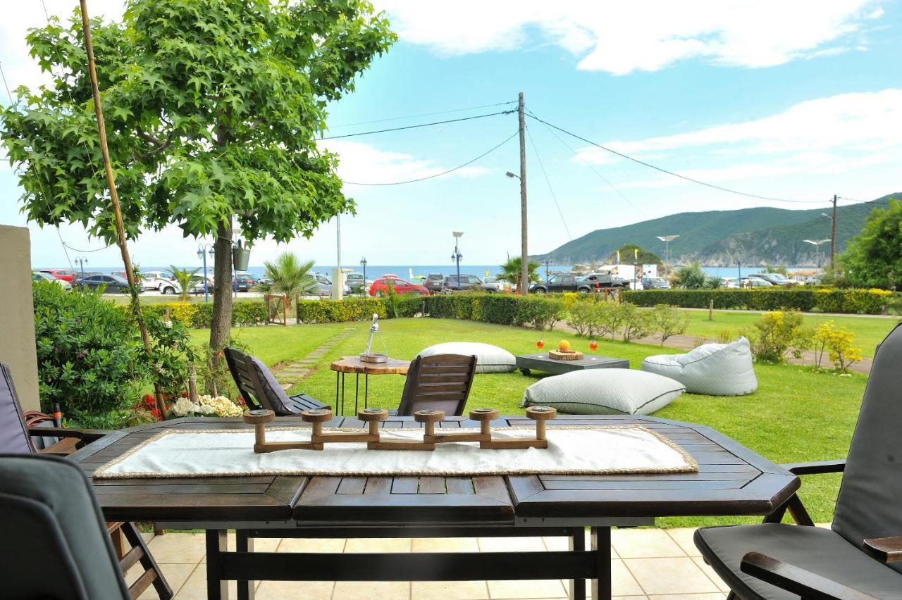 Seathon Seafront Beach Villa In Kalamitsi Extérieur photo